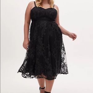 NEW TORRID EMBROIDERED SEQUIN DRESS - SIZE 18